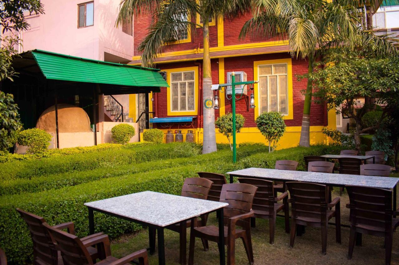 Mvt Guesthouse & Restaurant Rishikesh Ngoại thất bức ảnh